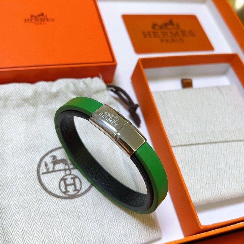 Hermes H Series bracelet Green outer leather black inner leather silver-tone metal clasp 19cm