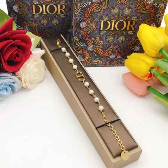 Dior 30 Montaigne CD Logo Pearl Bracelet bracelet gold-tone metal with white faux pearls 18cm with 3cm extension chain
