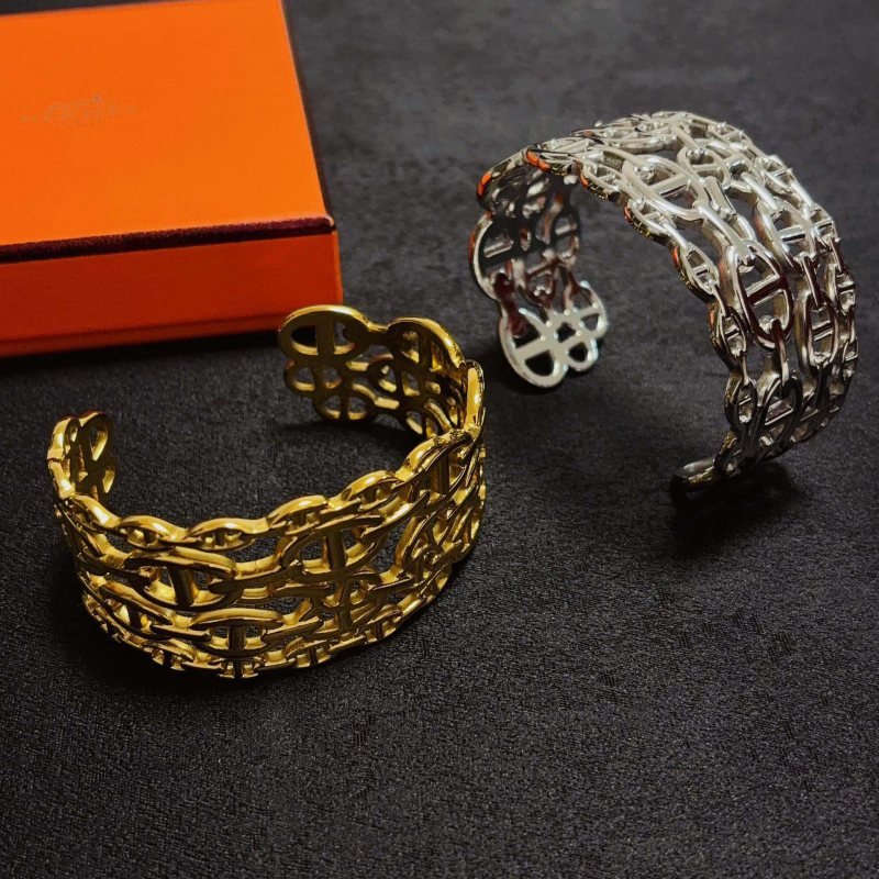 Hermes Chaine d Ancre Enchainee MM Cuff bracelet Gold-tone metal and Silver-tone metal no gemstones