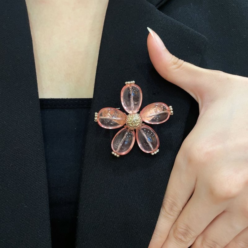 Chanel Transparent Resin Flower CC Brooch brooch Light gold metal with translucent pink resin petals 4cm diameter