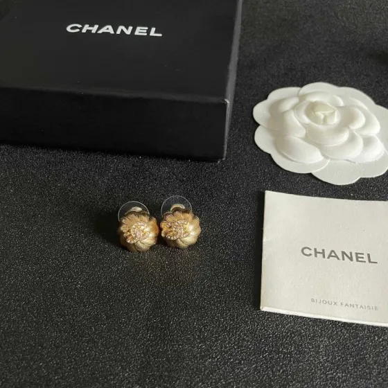 Chanel CC Logo Textured Flower Stud Earrings earrings Gold-tone metal with clear crystal accents 1 5cm diameter