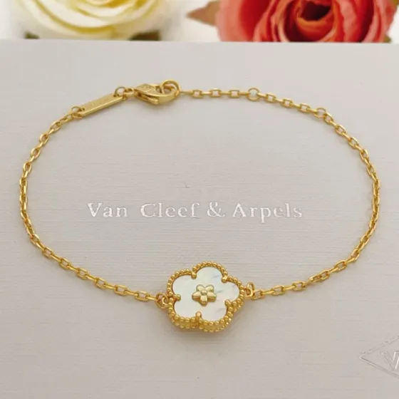 Van Cleef Arpels Lucky Spring Plum Blossom bracelet Yellow gold with white mother-of-pearl 17cm