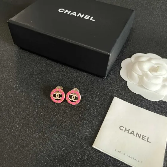 Chanel CC Logo Circle Stud Earrings earrings Gold-tone metal with hot pink enamel 1 2cm diameter