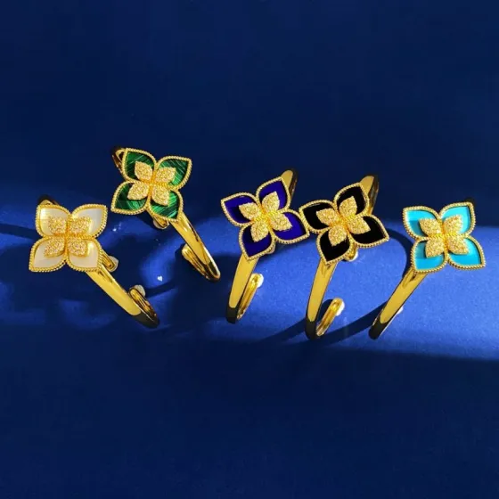 Roberto Coin Love in Verona bracelet Yellow gold with diamond accents available variants with white mother-of-pearl green malachite blue lapis lazuli black onyx and turquoise inlays 17cm