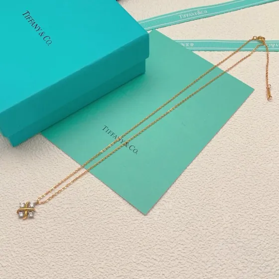 Tiffany Co Schlumberger Lynn Pendant necklace 18k yellow gold with platinum set round brilliant diamonds 40cm with 5cm extender