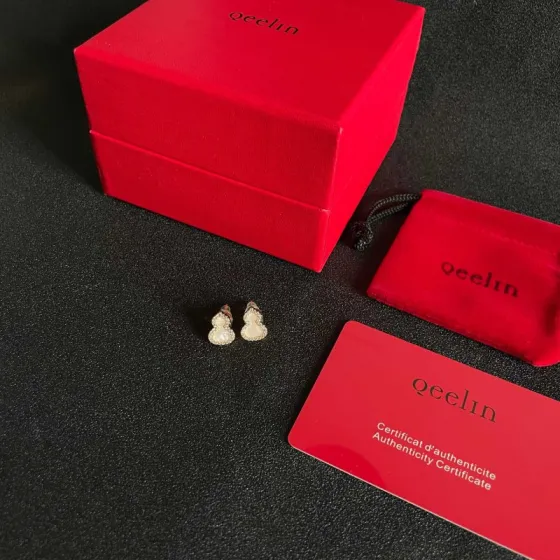 Qeelin Kirin Mini Gourd earrings 18K rose gold mother-of-pearl diamond mini stud