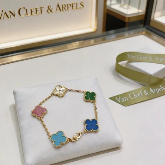 Van Cleef Arpels Alhambra bracelet Yellow gold metal with multicolor clover motifs white guilloche green malachite pink rhodonite blue agate light blue turquoise 18cm