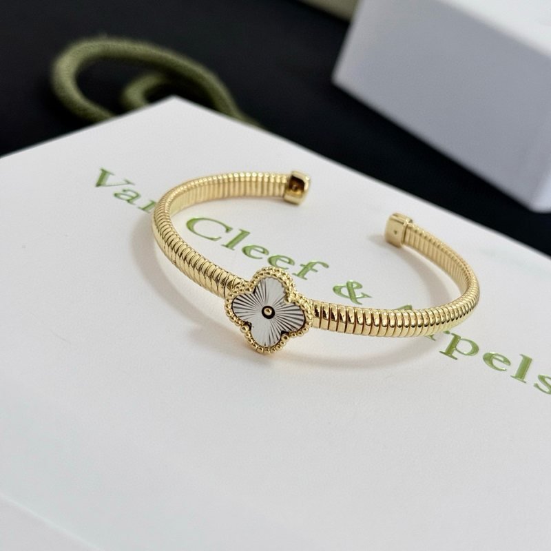 Van Cleef Arpels Alhambra Four-Leaf Clover bracelet Yellow gold with silver guilloche clover motif 17cm