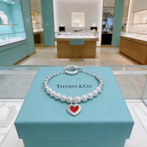 Tiffany Co Return to Tiffany Red Heart Tag Pearl Toggle Bracelet bracelet Sterling silver white freshwater pearl red enamel 7 inches