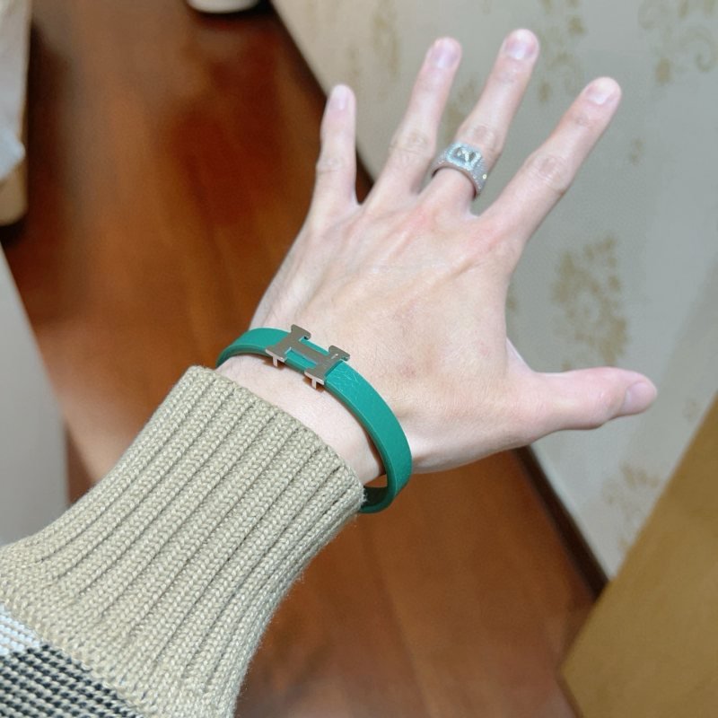 Hermes Clic H bracelet Palladium plated metal Vert Vertigo green leather T5