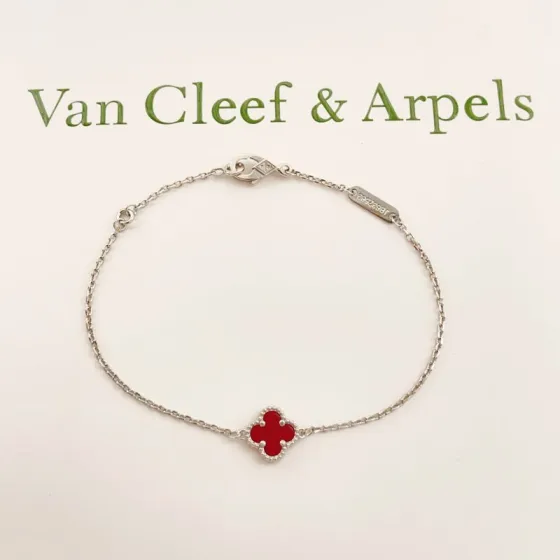 Van Cleef Arpels Sweet Alhambra bracelet Silver-toned white gold metal with red carnelian clover motif 17cm
