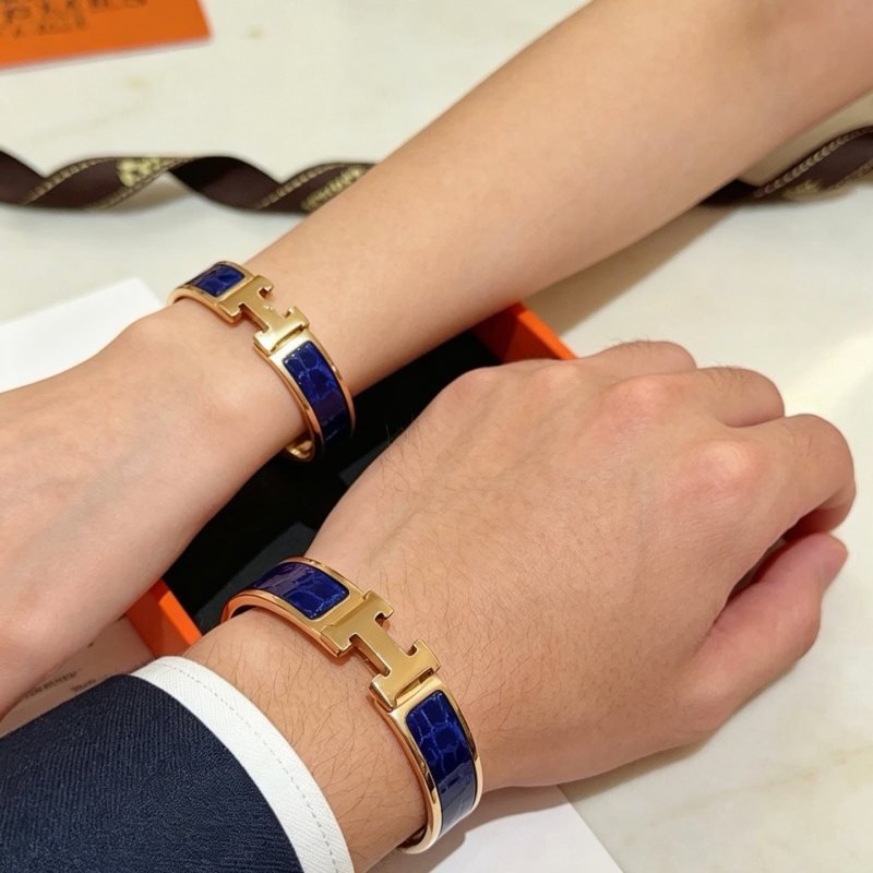 Hermes Clic H bracelet rose gold metal with deep blue crocodile-embossed enamel PM