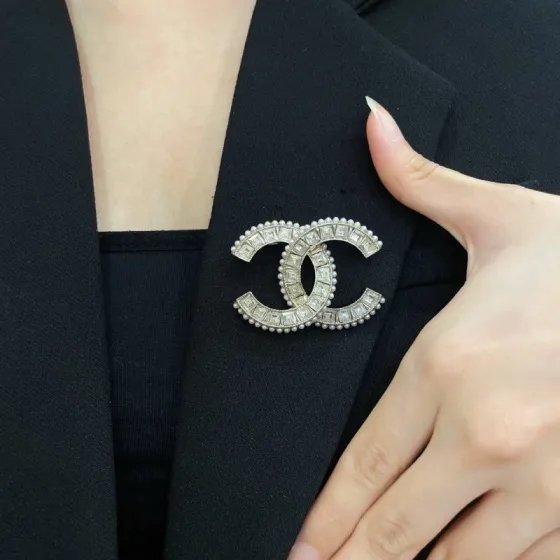 Chanel CC Logo Brooch brooch light gold metal clear square-cut crystals white faux pearls 4cm width