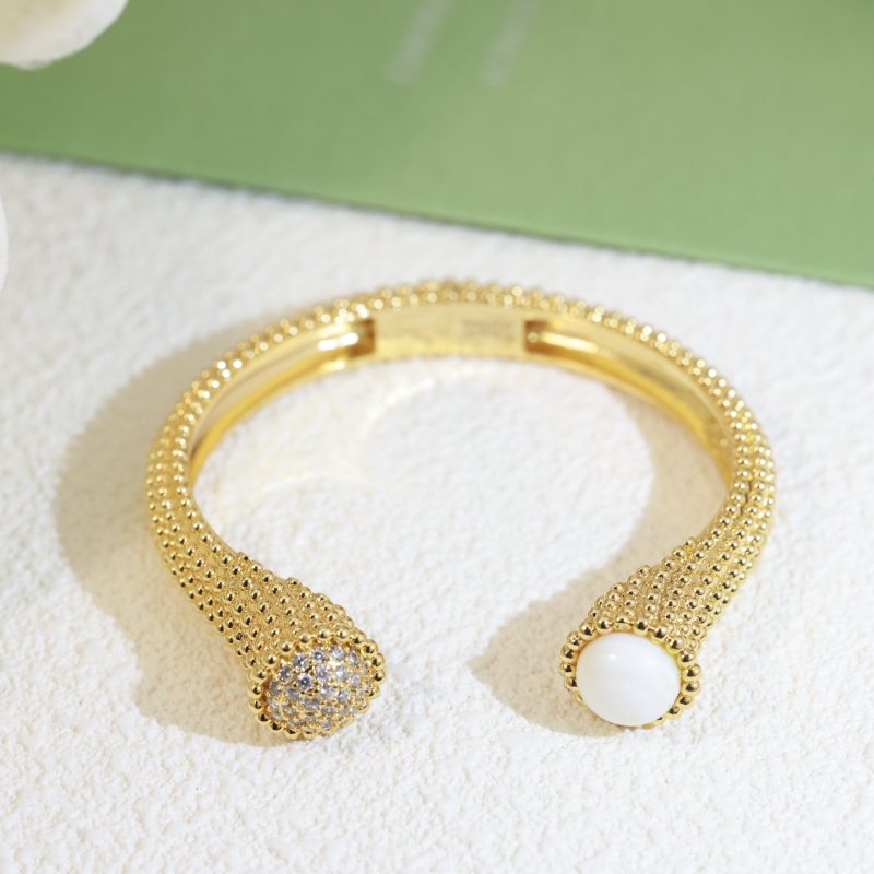 Van Cleef Arpels Perlee bracelet 18k yellow gold white mother-of-pearl clear diamond 17cm
