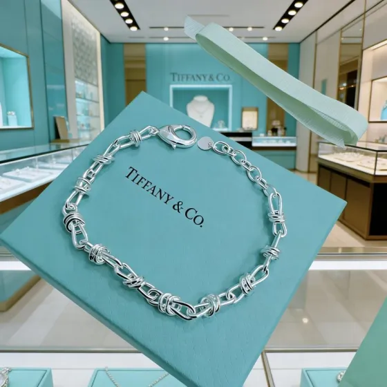 Tiffany Co Paloma Picasso Knot Link bracelet Sterling silver no gemstones 7 inches