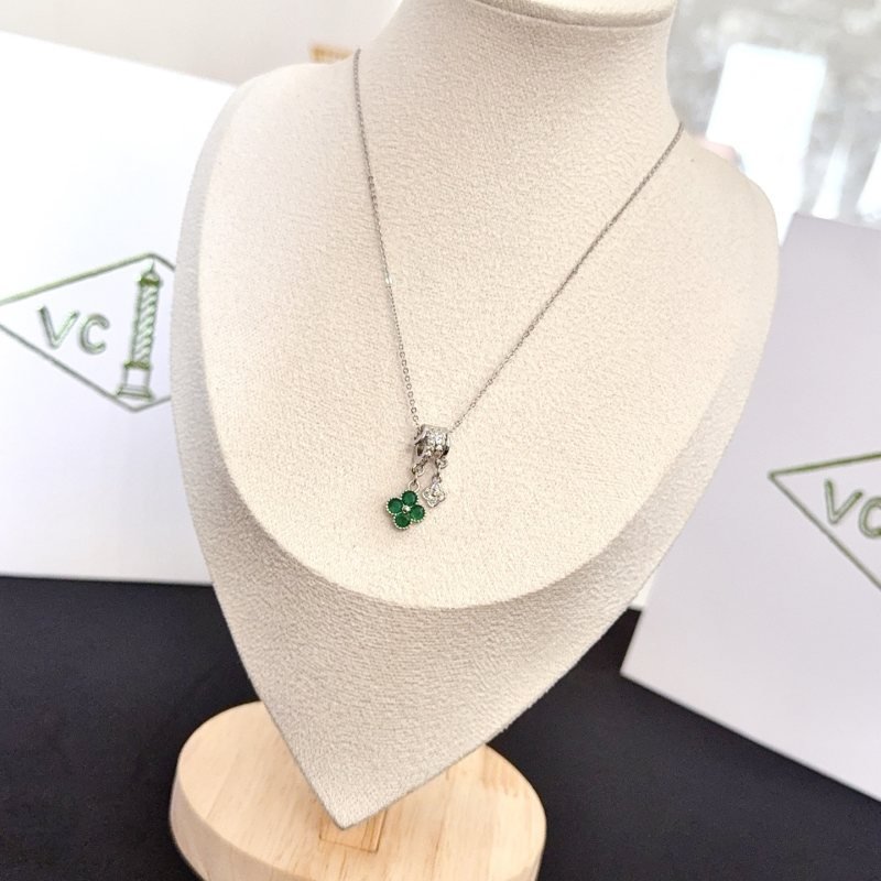 Van Cleef Arpels Alhambra necklace silver-toned metal green gemstone clear diamond 42cm