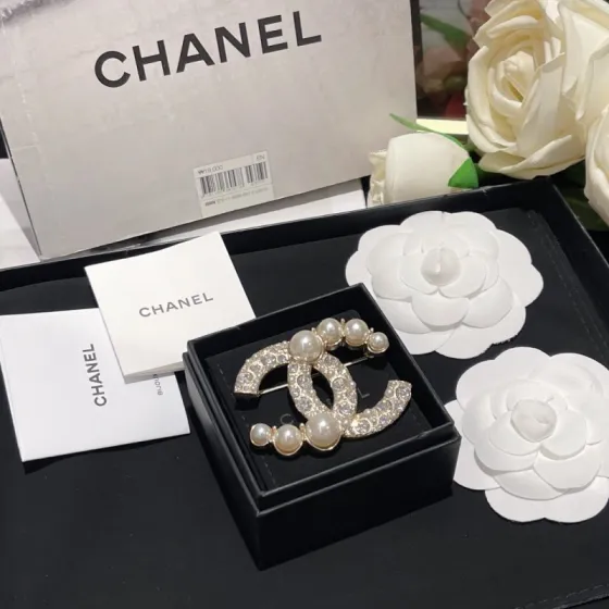 Chanel CC Logo Pearl Crystal Brooch brooch gold-tone metal clear crystal white pearl 3 5cm width