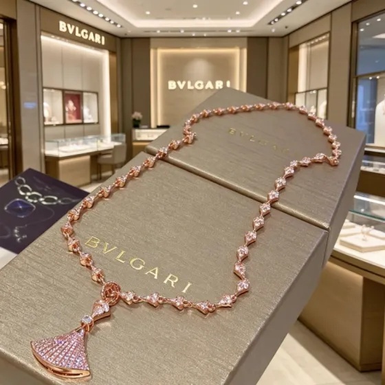 Bvlgari DIVAS DREAM necklace Rose gold with pave diamonds 41cm