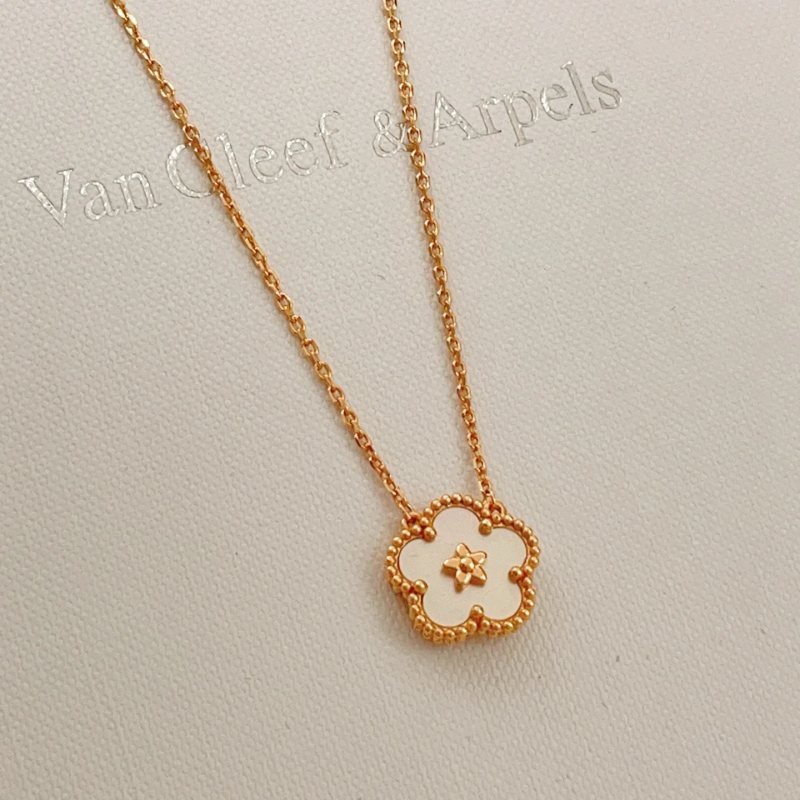 Van Cleef Arpels Lucky Spring Plum Blossom necklace 18K rose gold white mother-of-pearl 42cm