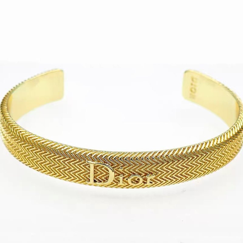 Dior CD New Herringbone Logo Cuff bracelet Gold-tone metal no accent stones One Size open cuff standard 17cm inner circumference