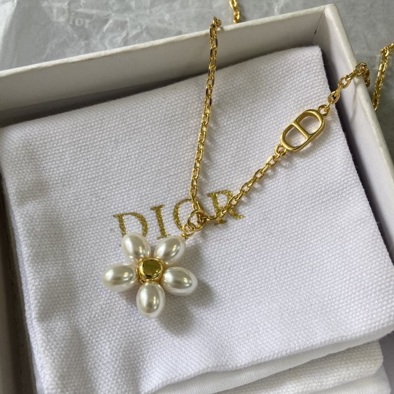 Dior CD Logo Pearl Flower Pendant necklace gold-tone metal white resin pearl 42cm with 5cm extender