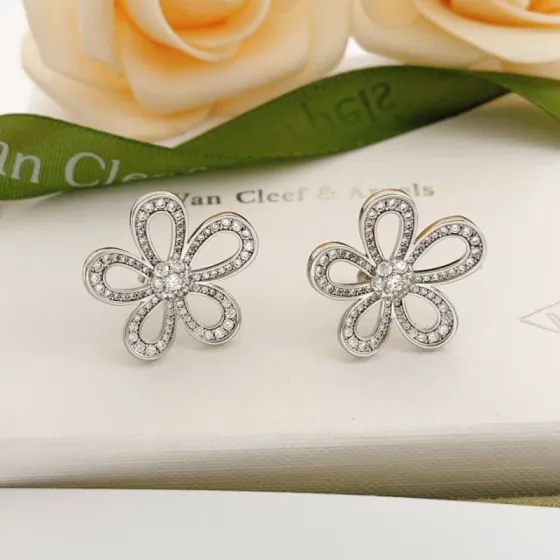 Van Cleef Arpels Flowerlace earrings White gold diamond 15mm diameter