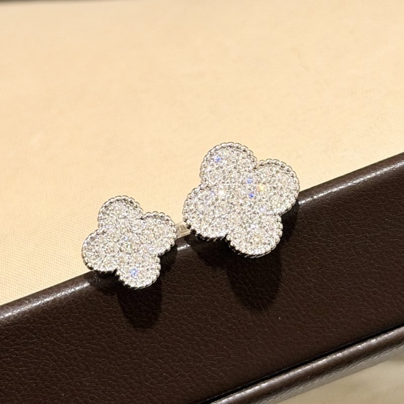 Van Cleef Arpels Alhambra Between the Finger Diamond Ring ring Platinum-toned white metal with full pave white diamonds EU 52