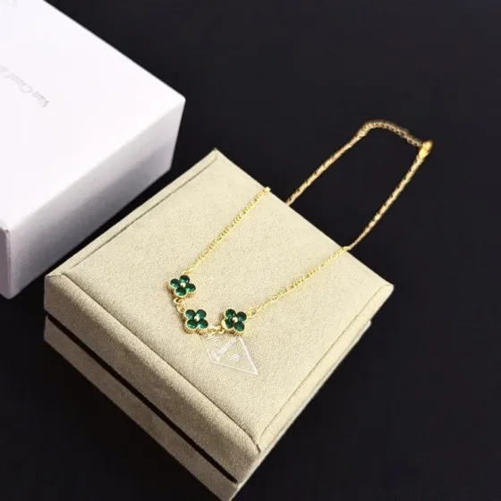 Van Cleef Arpels Alhambra necklace yellow gold emerald green 42cm