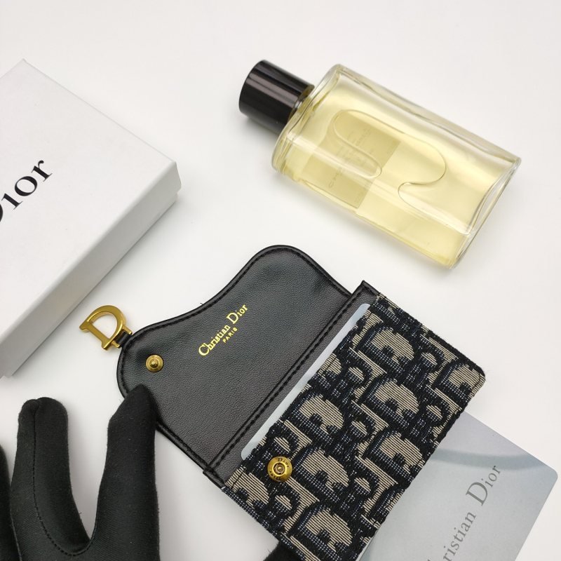 Dior Dior Oblique Saddle Card Holder brooch Beige and black Dior Oblique jacquard canvas with gold-tone metal hardware black leather interior 11 7 5 2 5cm pendant