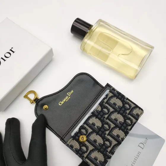 Dior Dior Oblique Saddle Card Holder brooch Beige and black Dior Oblique jacquard canvas with gold-tone metal hardware black leather interior 11 7 5 2 5cm pendant