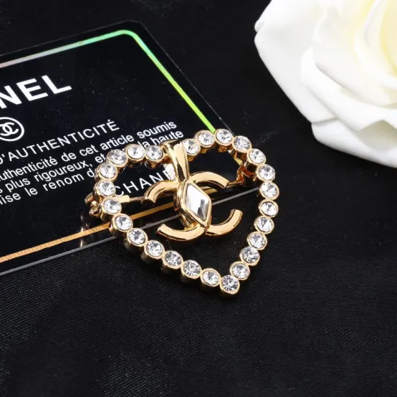 Chanel CC Heart Crystal Brooch brooch gold-tone metal with clear faceted crystals 3cm width