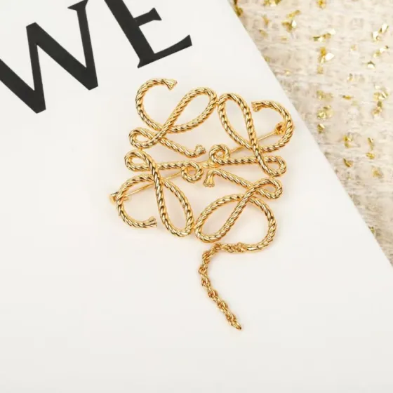 Loewe Anagram brooch Gold-tone twisted rope brass metal no gemstones One Size
