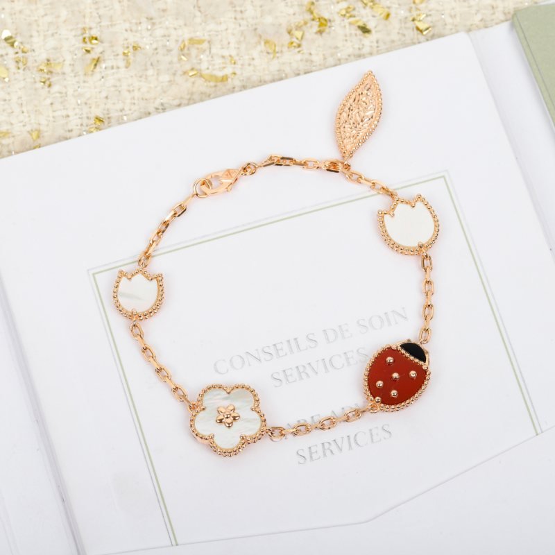 Van Cleef Arpels Lucky Spring bracelet Rose gold white mother-of-pearl red carnelian black onyx 18cm