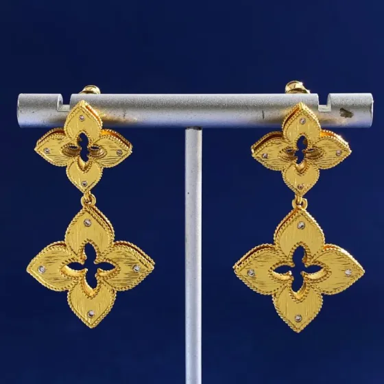 Roberto Coin Venetian Princess earrings Yellow gold with clear diamond accents 4cm drop length