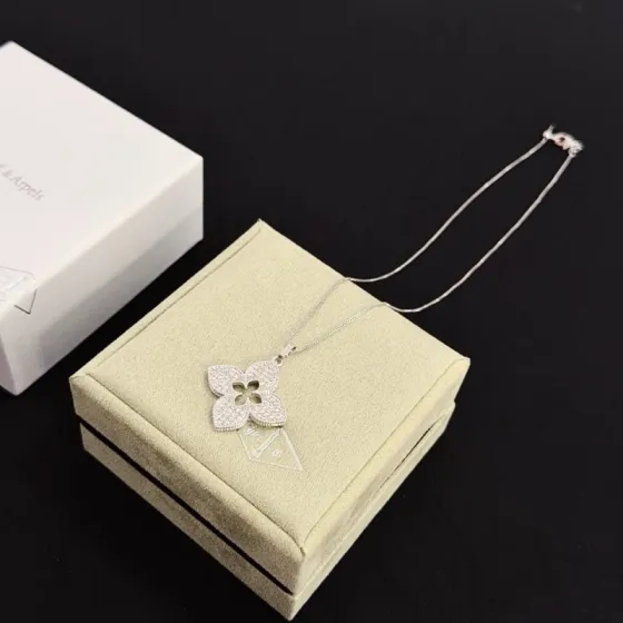 Van Cleef Arpels Alhambra necklace silver-toned white gold metal with pave-set white diamonds 42cm