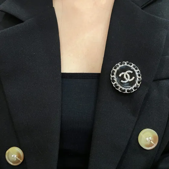 Chanel CC Logo Chain Edge Round brooch silver tone metal black enamel black resin accents 3cm diameter