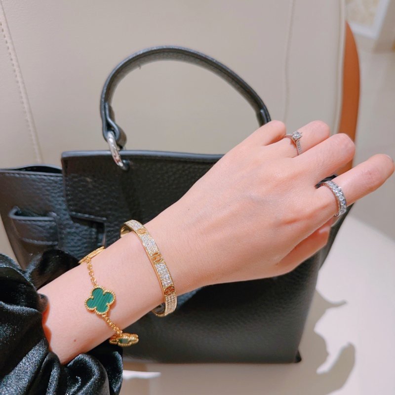 Hermes H d Ancre Pave Cuff Bracelet bracelet Yellow Gold with Clear Pave Diamonds 17cm