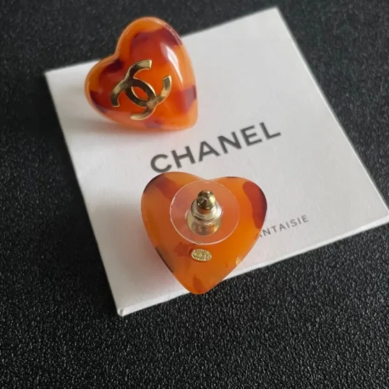 Chanel CC Heart Tortoiseshell Stud Earrings earrings gold-tone metal amber tortoiseshell resin with reddish-brown spots 1 5cm stud diameter