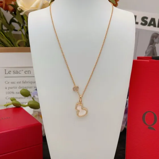 Qeelin Wulu necklace rose gold white mother-of-pearl clear diamond 42cm