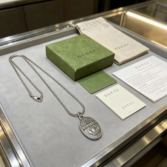 Gucci adidas x Gucci Trefoil Pendant Necklace necklace Aged silver-toned metal with no gemstones 60cm