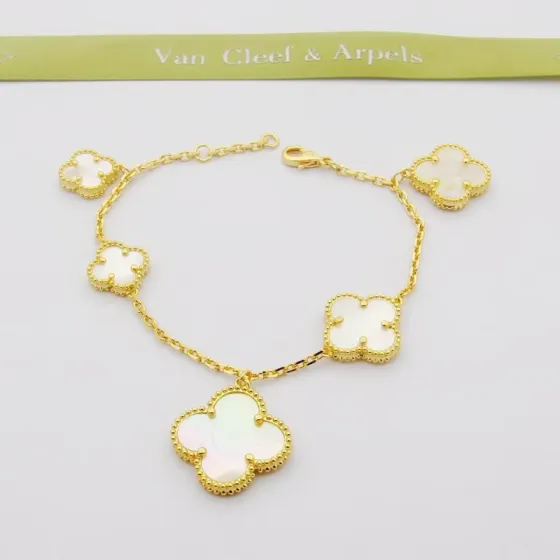 Van Cleef Arpels Magic Alhambra bracelet Yellow gold with white mother-of-pearl rose gold with white mother-of-pearl white gold with white mother-of-pearl yellow gold with black onyx rose gold with black onyx white gold with black onyx 19cm