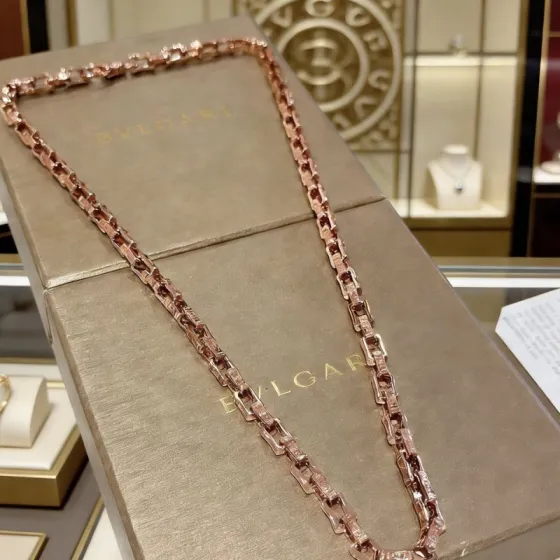 Bvlgari Bvlgari V necklace 18K rose gold with diamond accents 45cm