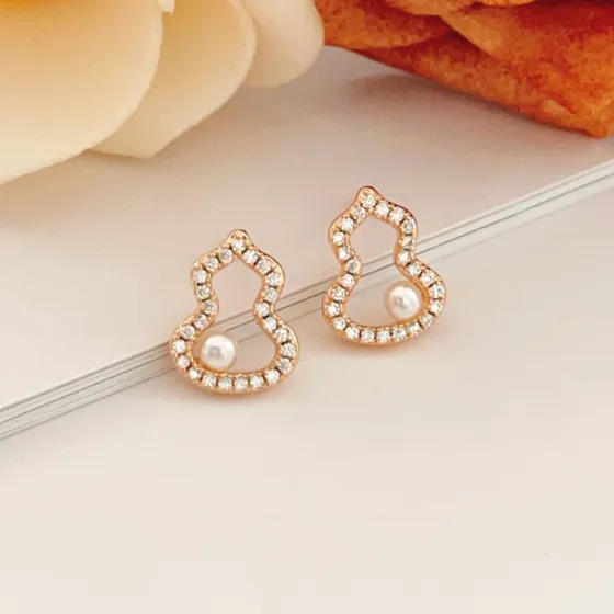 Qeelin Wulu earrings Rose gold metal with clear diamond accents and white freshwater pearls 1cm stud length
