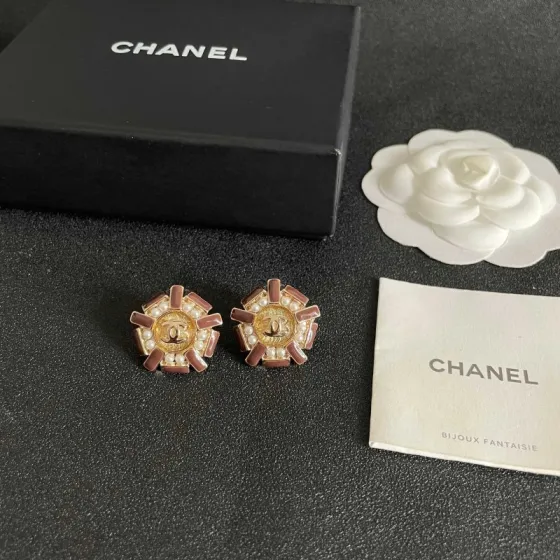 Chanel CC Logo Snowflake Stud Earrings earrings Gold tone metal brown enamel white faux pearl 2cm diameter