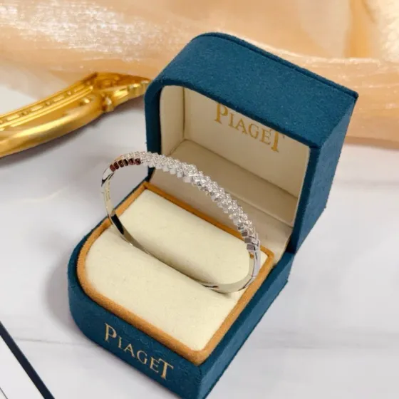Piaget Possession bracelet 18k white gold with clear pave diamonds 17cm inner circumference