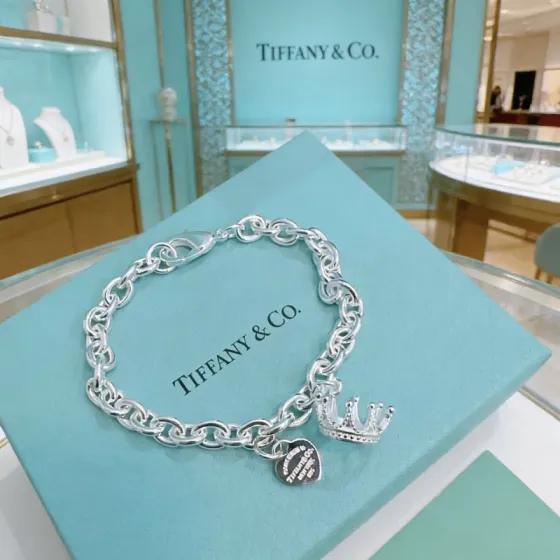 Tiffany Co Return to Tiffany Crown Charm bracelet sterling silver with black enamel heart tag 7 5 inches