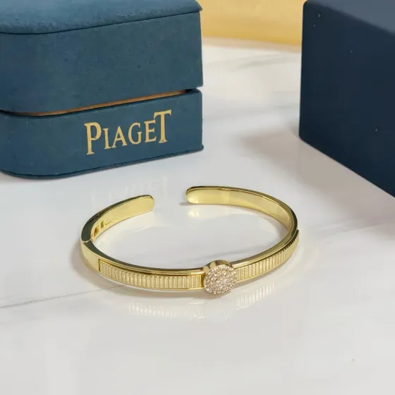 Piaget Possession bracelet yellow gold with pave set clear diamonds 17cm inner circumference
