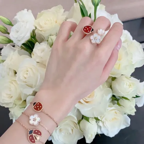 Van Cleef Arpels Lucky Spring bracelet Rose gold white mother-of-pearl 17cm