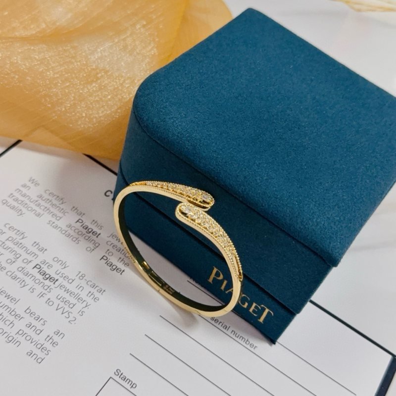 Piaget Possession bracelet 18k yellow gold with clear pave diamonds 17cm