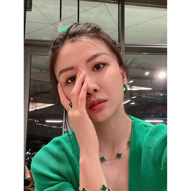 Van Cleef Arpels Vintage Alhambra bracelet 18K yellow gold malachite green 18cm